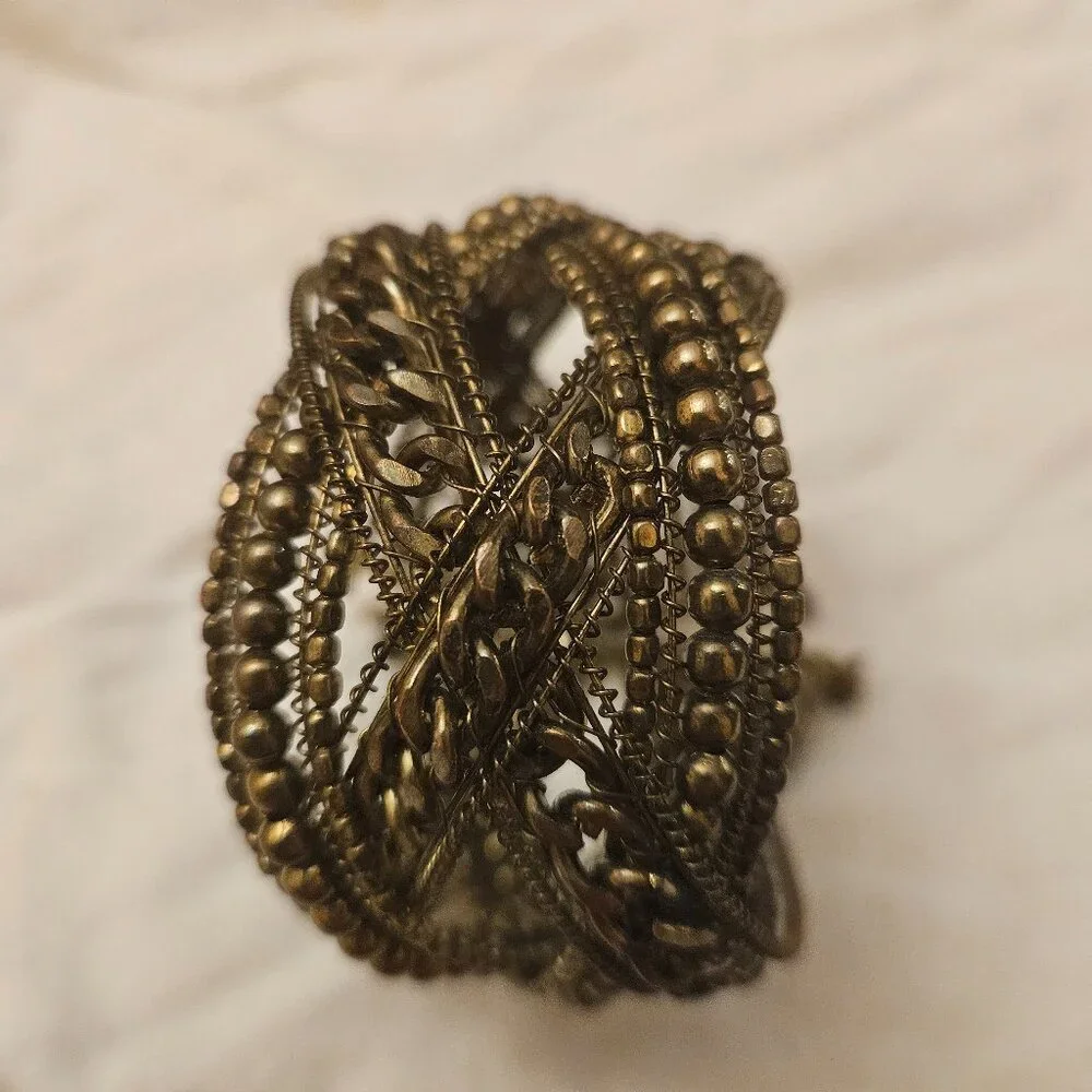STRETCHABLE BRACELET, BRONZE BEADS AND LINCS ON WIRE, VINTAGE BOHO